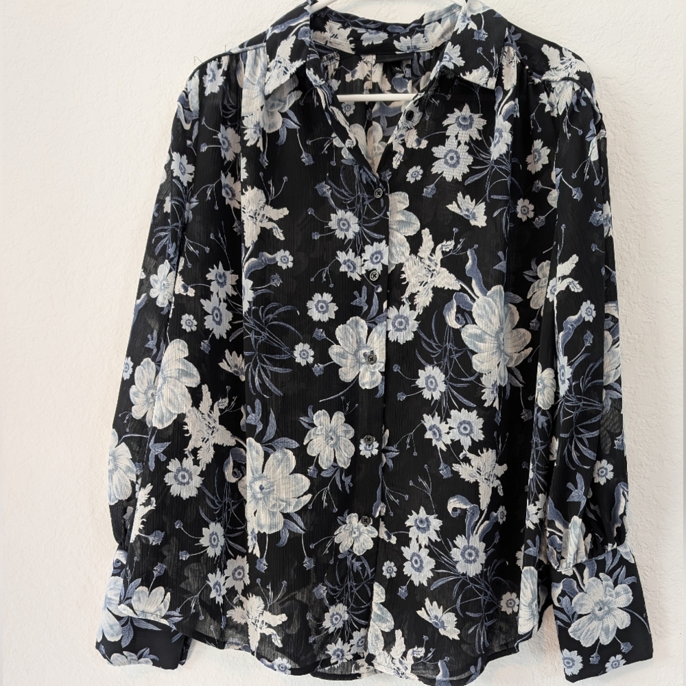 Who What Wear Black and White Buttoned Blouse Size Medium